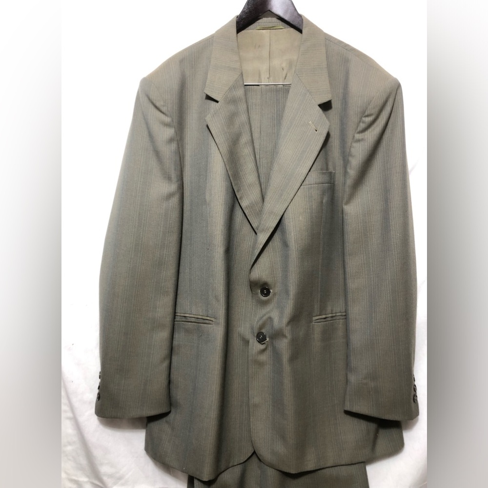 2 piece suit with tie